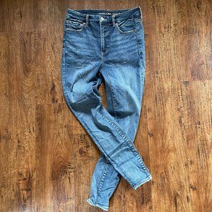 American Eagle Women’s Super Hi-Rise Jean/Jegging Luxe Size 6